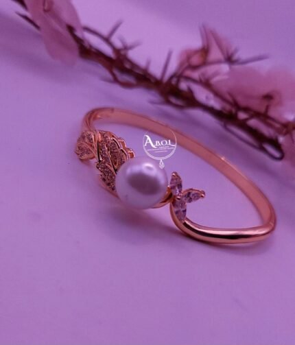 Pearl Whispers Botanical Gold Bracelet