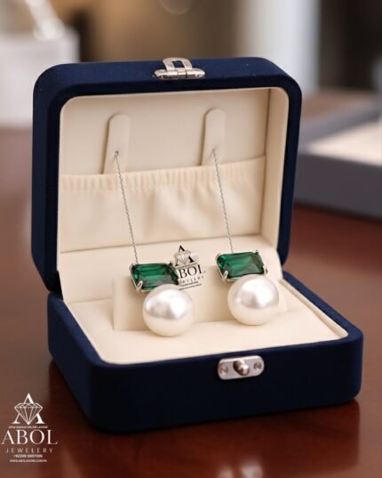 Emerald G Pearl Stud earrings